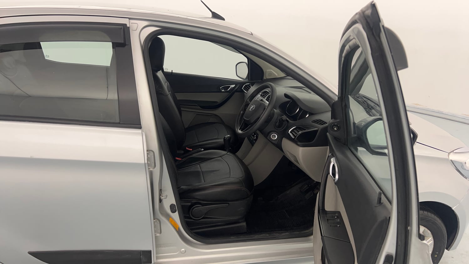 Used 2018 Tata Tiago Revotron XZ Petrol Manual interior RIGHT SIDE FRONT DOOR CABIN VIEW