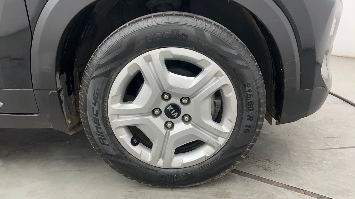 Used 2020 Kia Sonet HTX 1.0 iMT Petrol Manual tyres RIGHT FRONT TYRE RIM VIEW