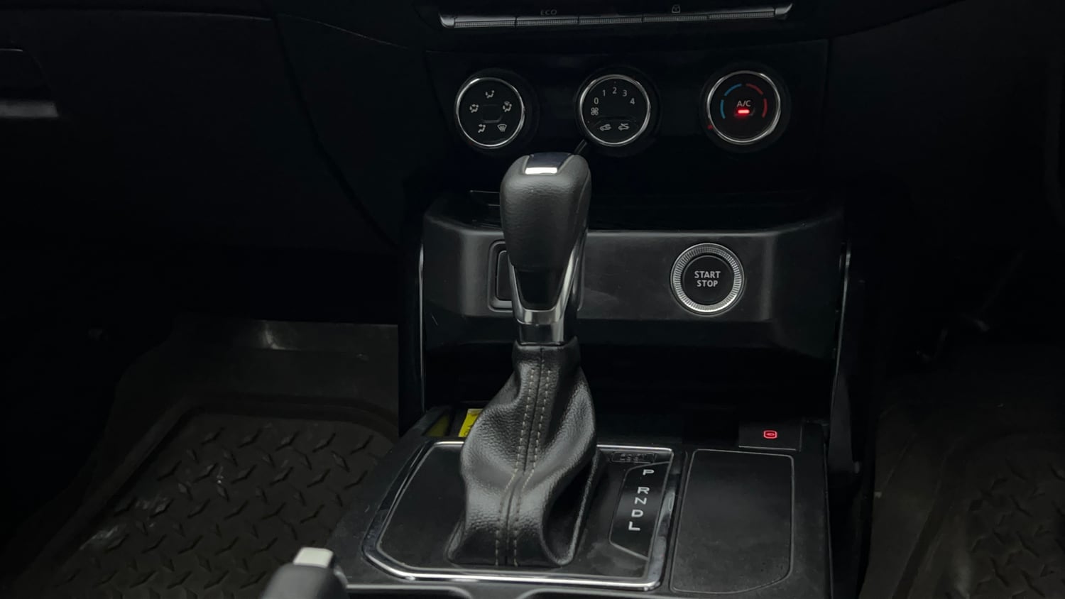 Used 2022 Renault Kiger RXT (O) Turbo CVT Petrol Automatic interior GEAR  KNOB VIEW