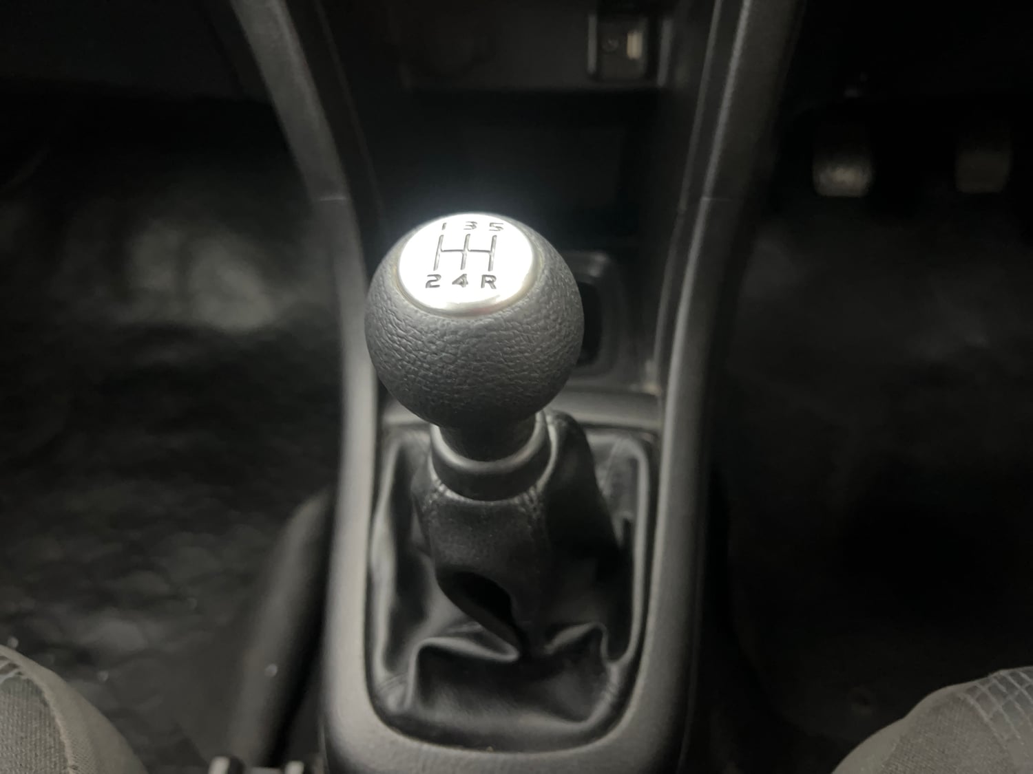 Used 2016 Maruti Suzuki Swift ZXi Petrol Manual interior GEAR  KNOB VIEW