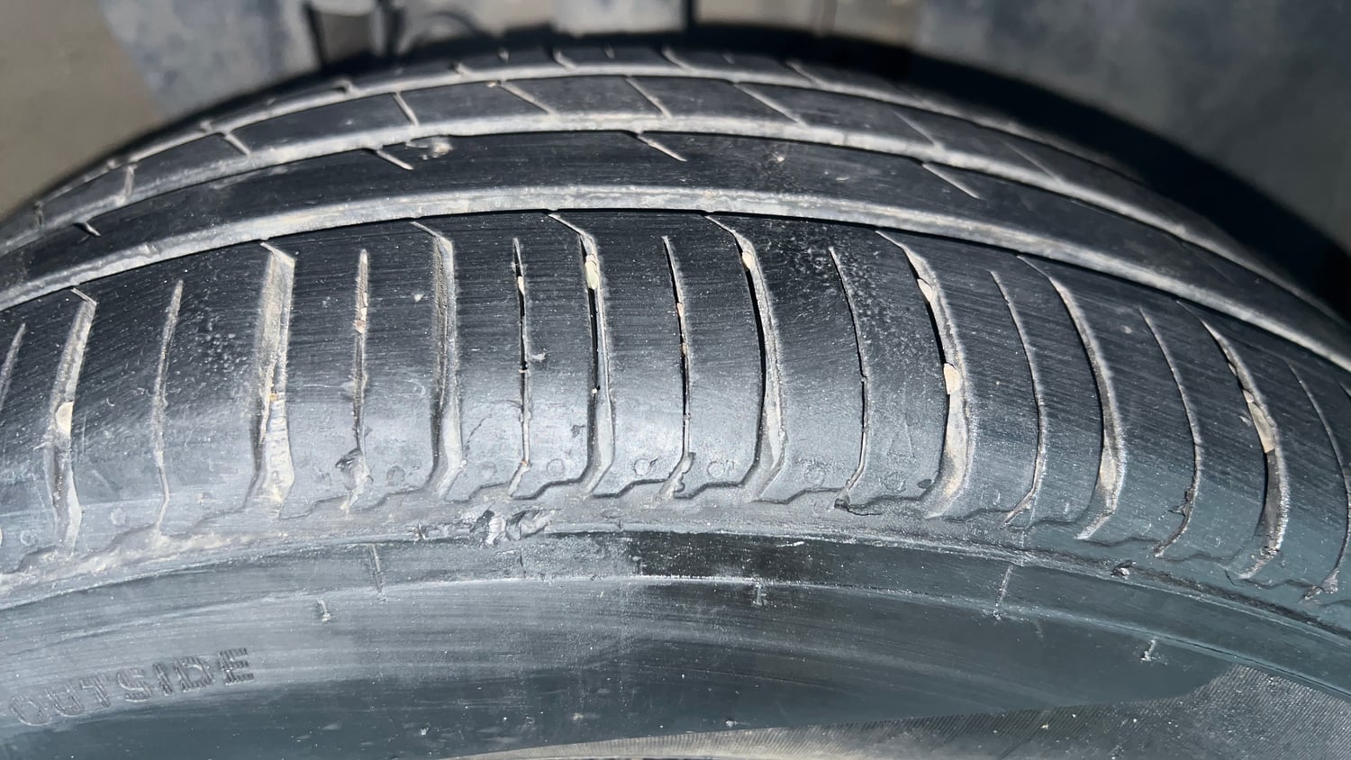 Used 2022 Renault Triber RXZ Petrol Manual tyres RIGHT FRONT TYRE TREAD VIEW