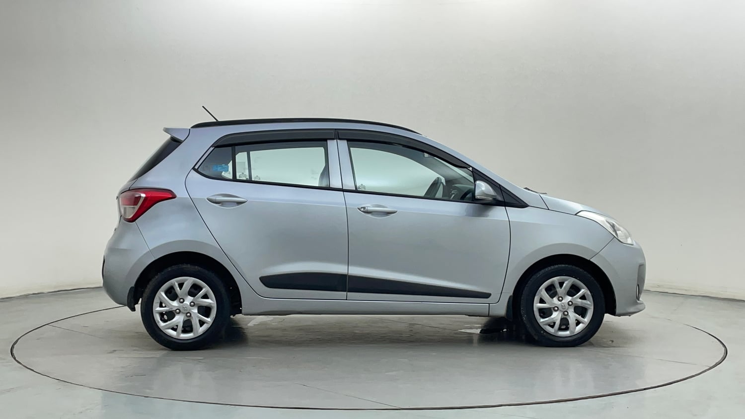 Used 2019 Hyundai Grand i10 Sportz 1.2 Kappa VTVT Petrol Manual exterior RIGHT SIDE VIEW