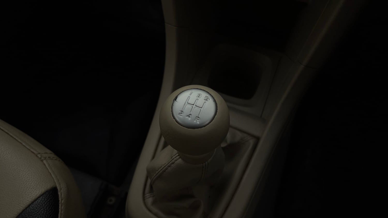 Used 2017 Maruti Suzuki Swift Dzire VXI (O) Petrol Manual interior GEAR  KNOB VIEW