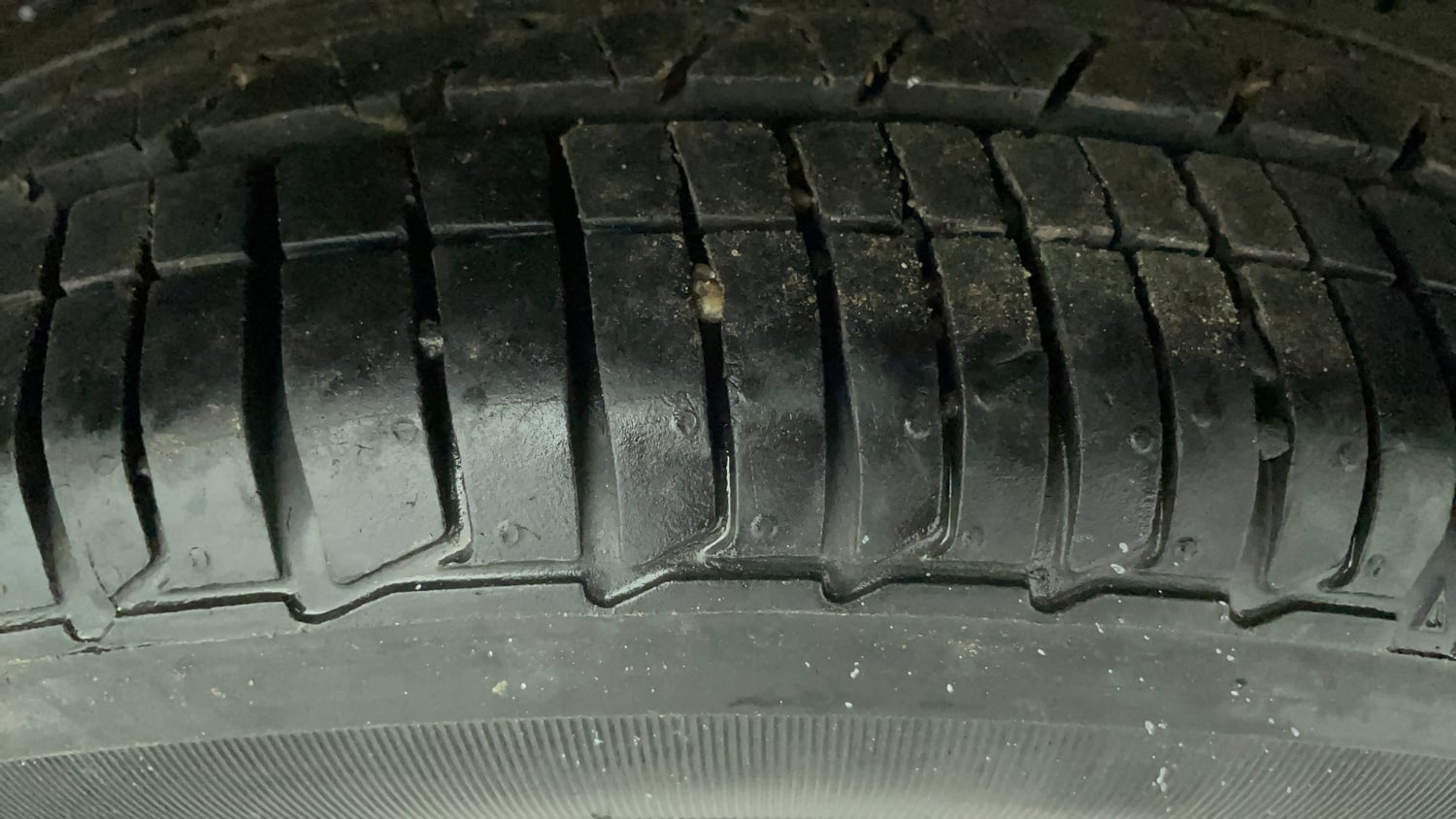 Used 2021 Tata Tiago XZA Plus Petrol Automatic tyres LEFT REAR TYRE TREAD VIEW