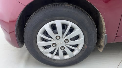Used 2014 Hyundai i10 Sportz 1.1 iRDE2 Petrol Manual tyres LEFT FRONT TYRE RIM VIEW