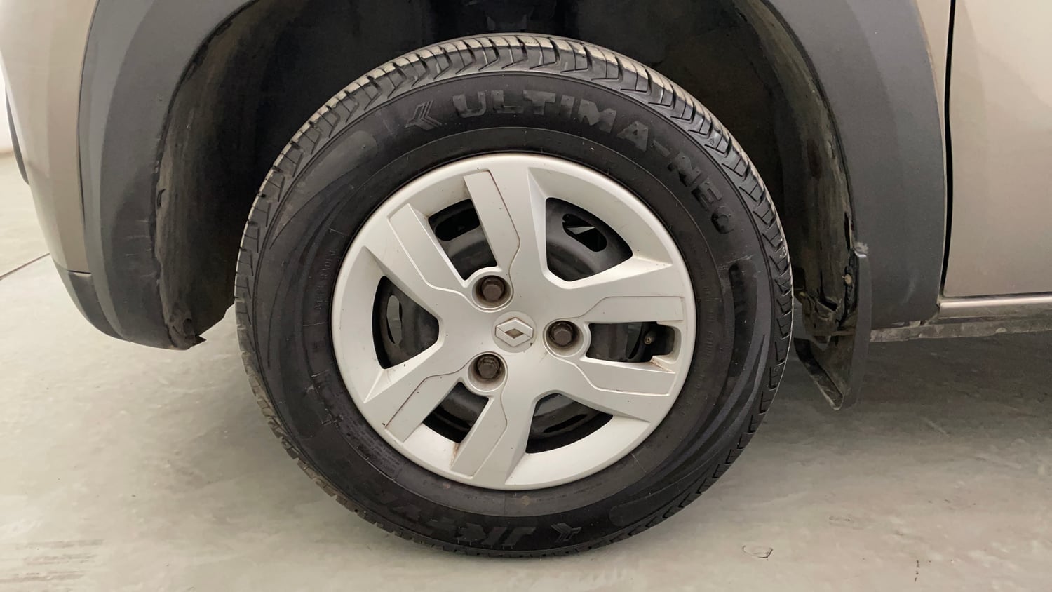 Used 2017 Renault Kwid RXT (O) 1.0 SCE Edition Petrol Manual tyres LEFT FRONT TYRE RIM VIEW
