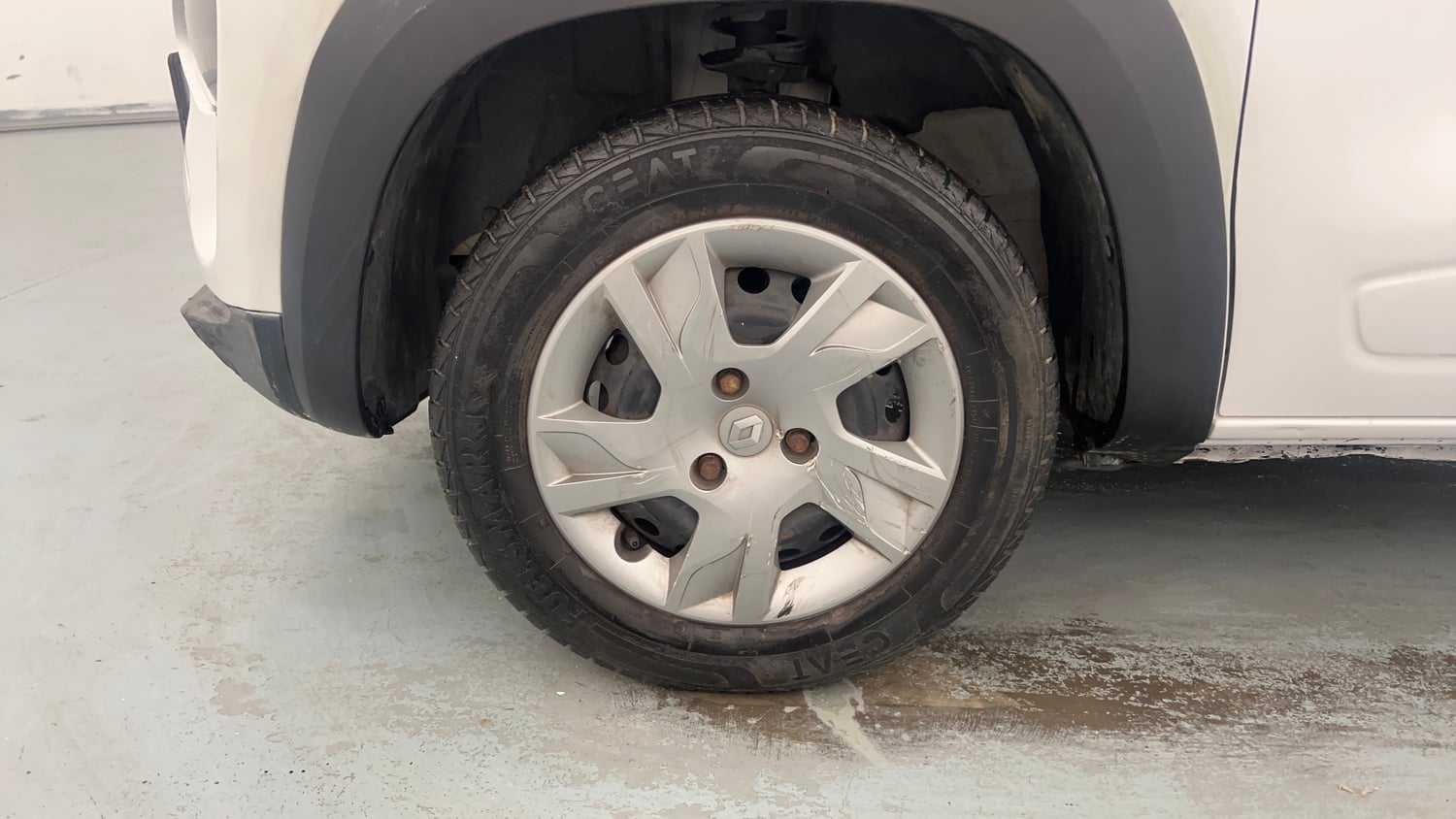 Used 2020 Renault Kwid 1.0 RXT Opt Petrol Manual tyres LEFT FRONT TYRE RIM VIEW