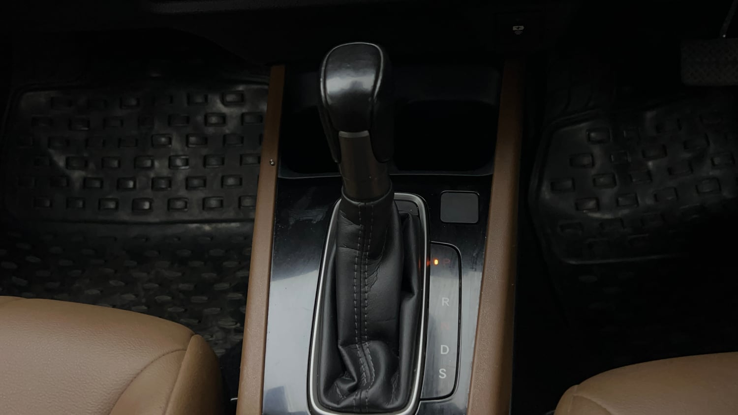 Used 2023 Honda Elevate ZX CVT Petrol Automatic interior GEAR  KNOB VIEW