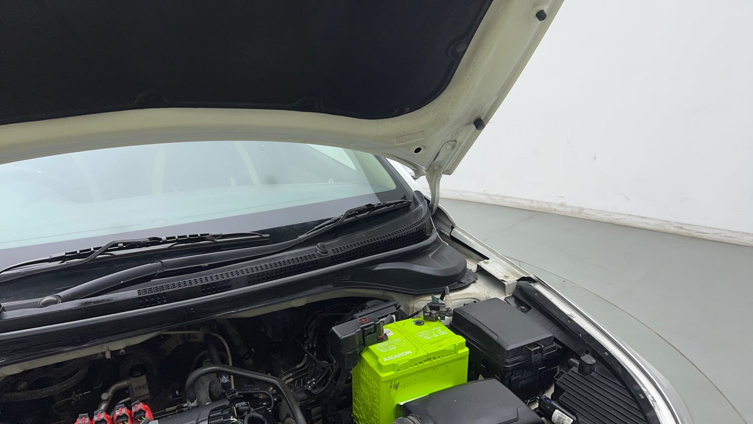 Used 2019 Hyundai Verna 1.4 VTVT EX Petrol+cng(outside fitted) Cng Manual engine ENGINE LEFT SIDE HINGE & APRON VIEW