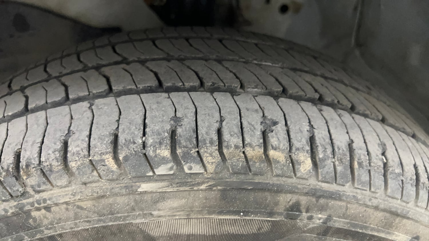 Used 2013 Honda Brio S MT Petrol Manual tyres LEFT FRONT TYRE TREAD VIEW