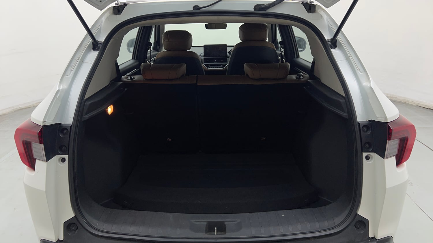 Used 2023 Honda Elevate ZX CVT Petrol Automatic interior DICKY INSIDE VIEW