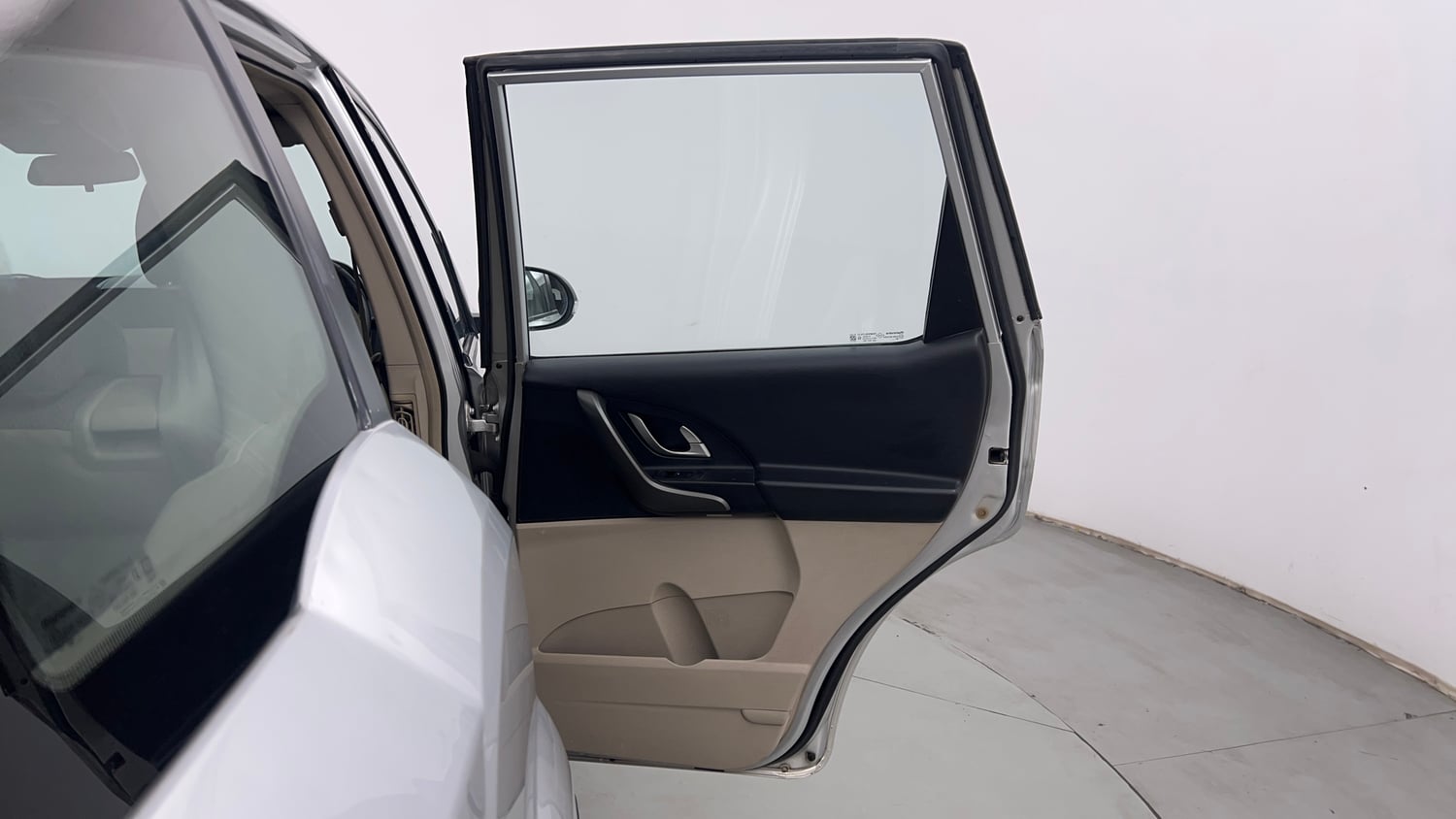 Used 2015 Mahindra XUV500 W6 Diesel Manual interior RIGHT REAR DOOR OPEN VIEW