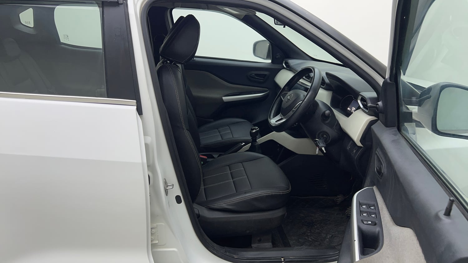 Used 2023 Nissan Magnite XE Petrol Manual interior RIGHT SIDE FRONT DOOR CABIN VIEW