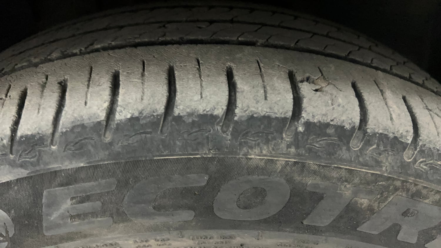 Used 2023 Tata Altroz XZA Petrol Petrol Automatic tyres RIGHT FRONT TYRE TREAD VIEW