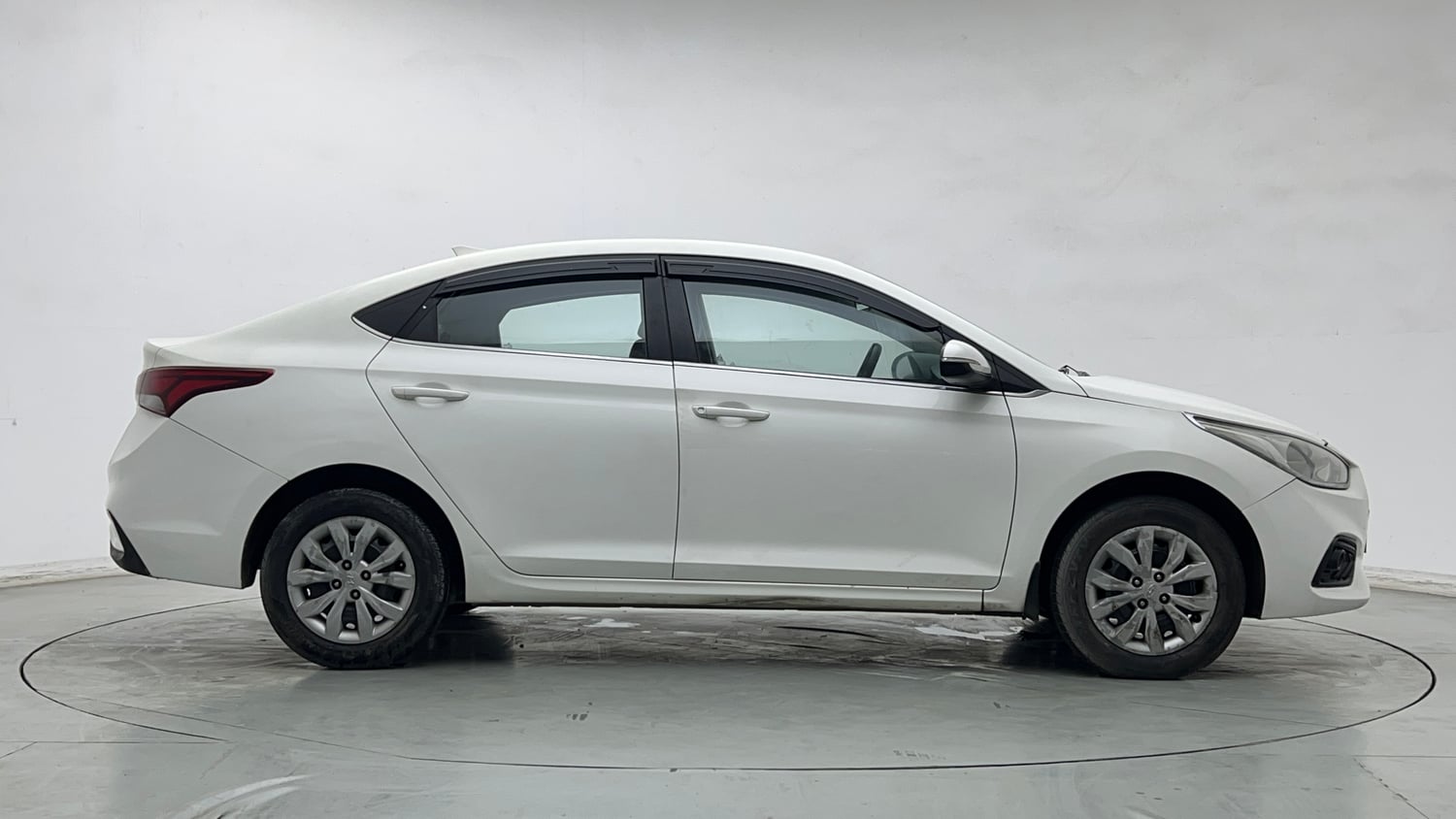 Used 2019 Hyundai Verna 1.4 VTVT EX Petrol+cng(outside fitted) Cng Manual exterior RIGHT SIDE VIEW