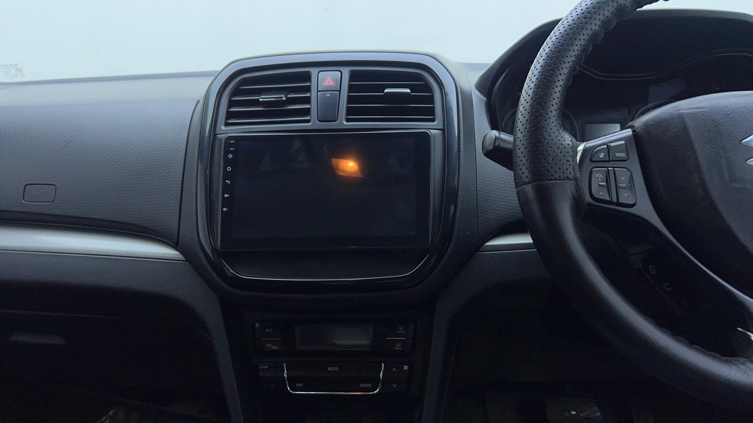 Used 2018 maruti-suzuki Vitara Brezza ZDi AGS Diesel Automatic top_features Integrated (in-dash) music system