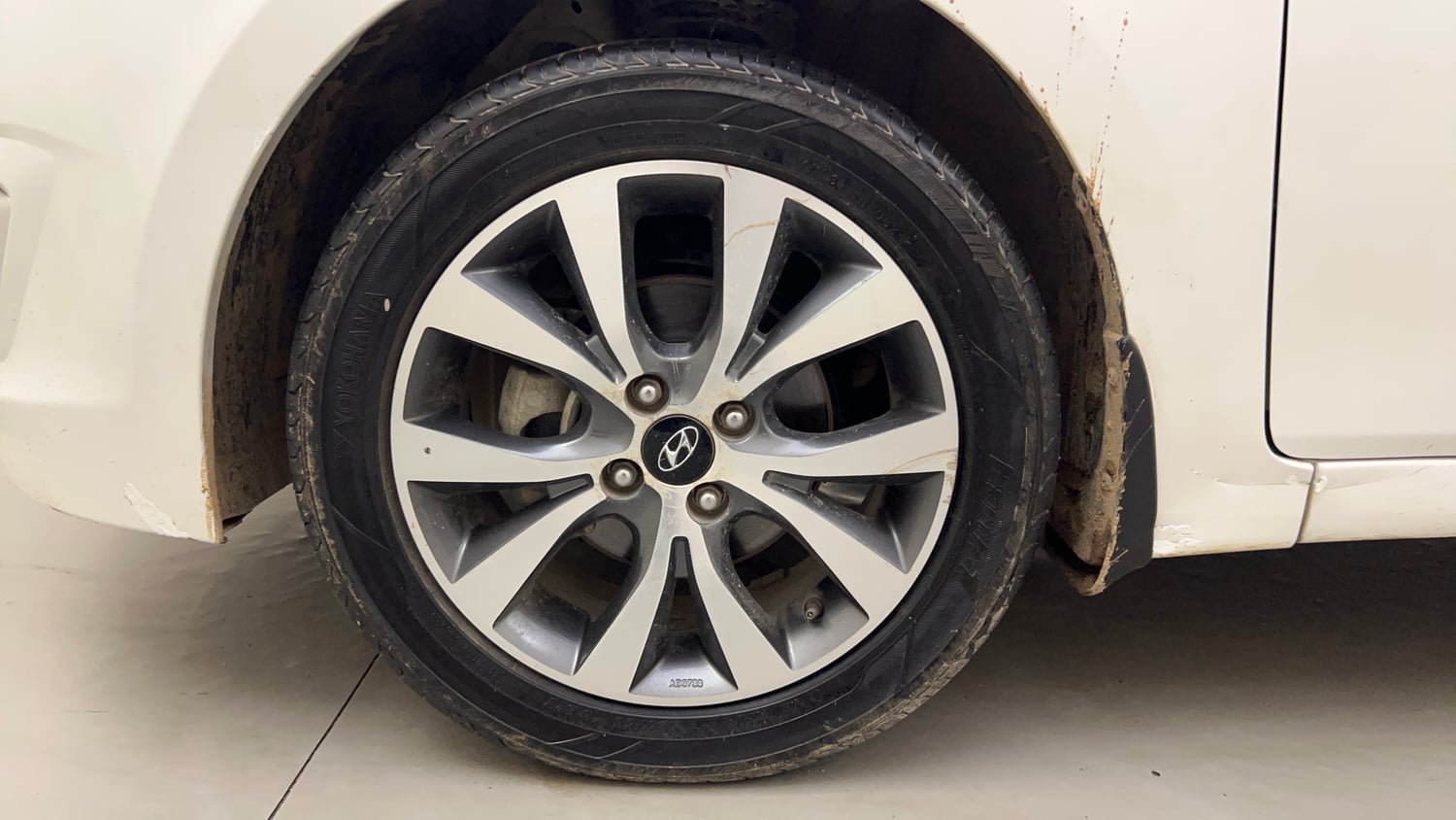 Used 2016 Hyundai Verna 1.6 VTVT SX Petrol Manual tyres LEFT FRONT TYRE RIM VIEW
