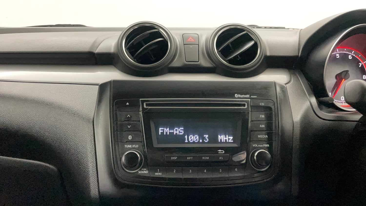 Used 2018 Maruti Suzuki Swift ZXi AMT Petrol Automatic interior MUSIC SYSTEM & AC CONTROL VIEW
