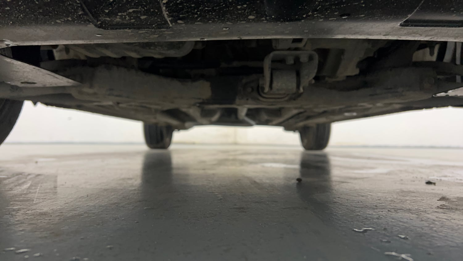 Used 2017 Hyundai Elite i20 Asta 1.2 Petrol Manual extra FRONT LEFT UNDERBODY VIEW
