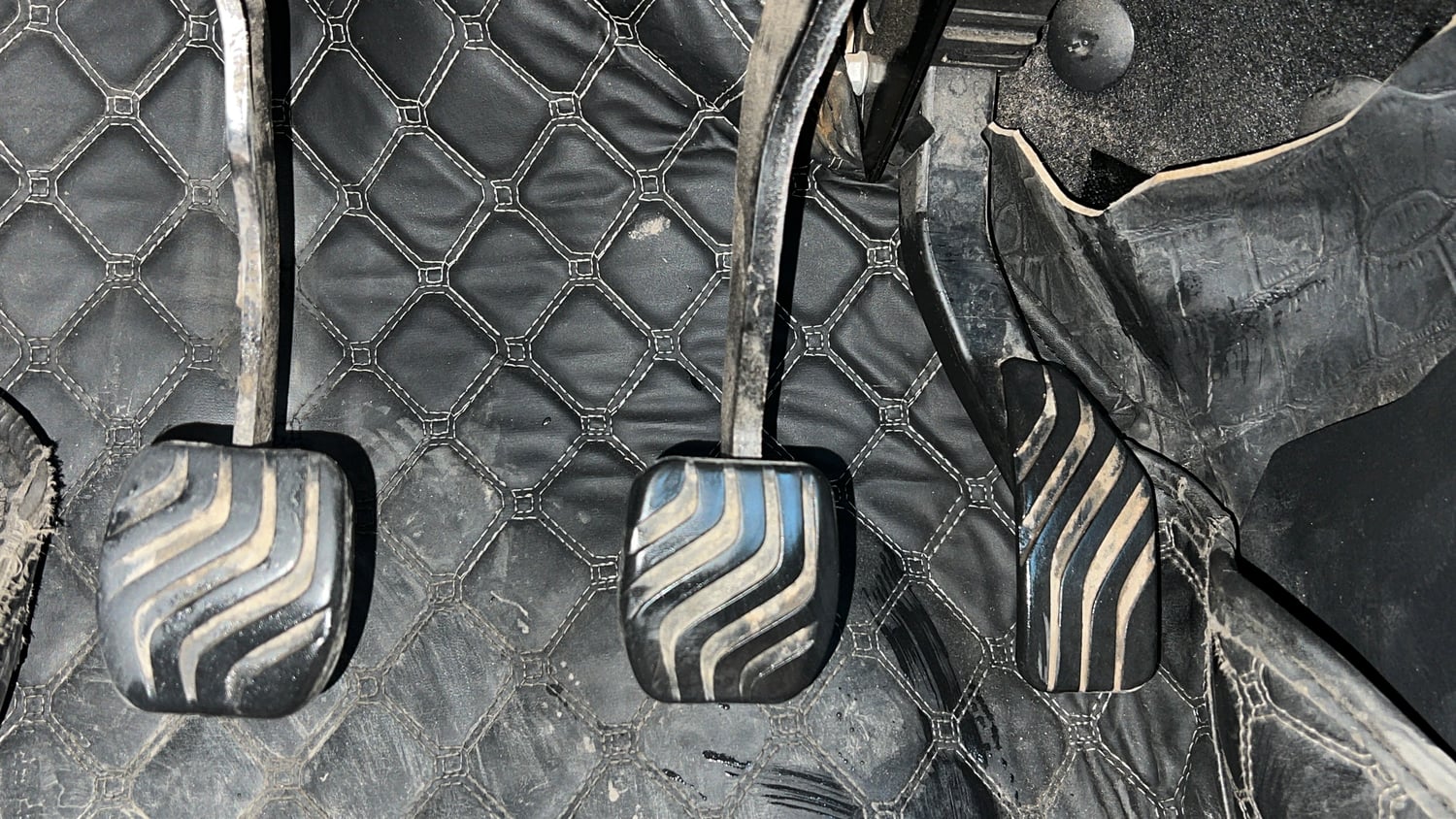 Used 2023 Nissan Magnite XE Petrol Manual interior PEDALS VIEW
