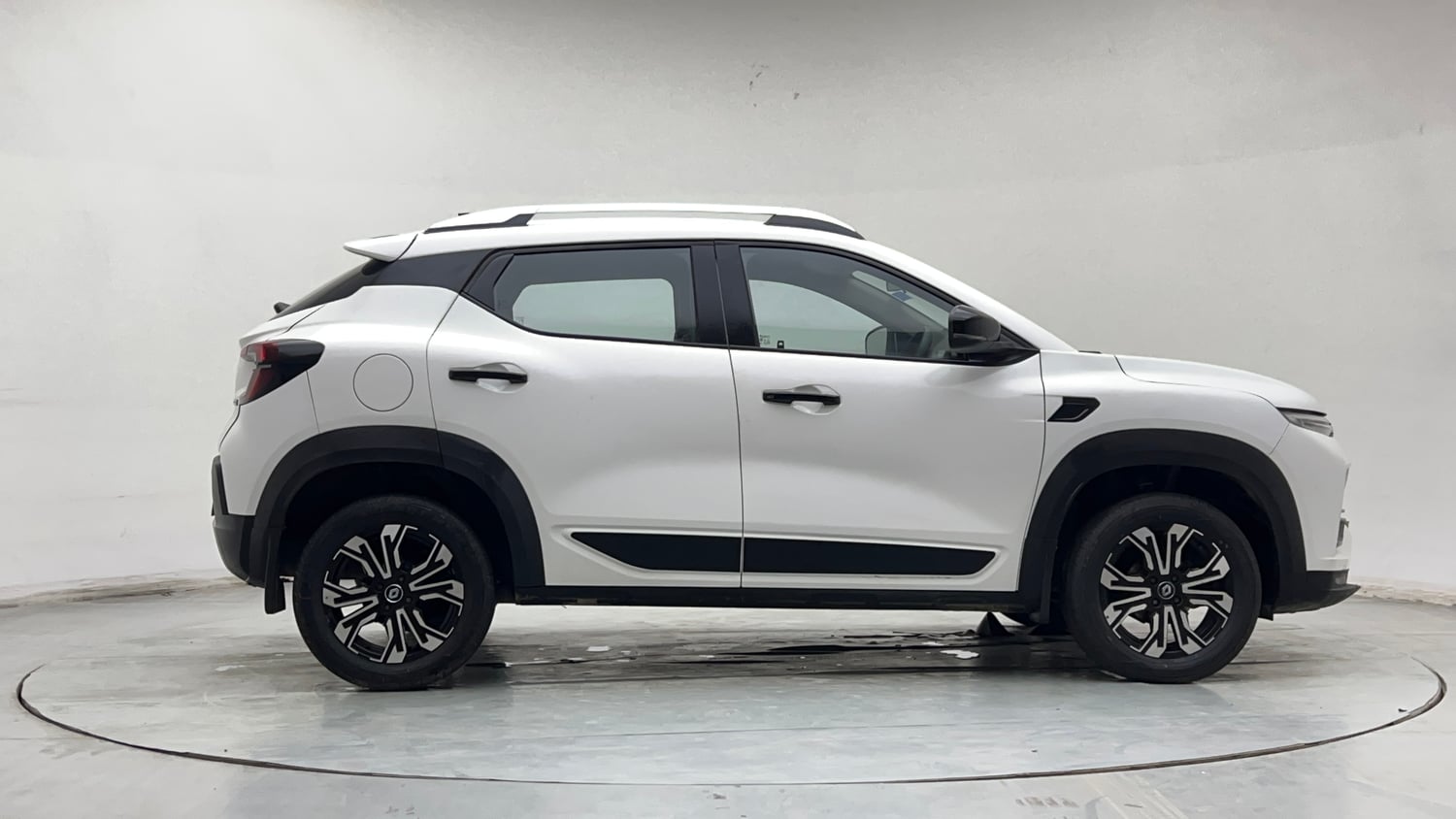 Used 2022 Renault Kiger RXT (O) Turbo CVT Petrol Automatic exterior RIGHT SIDE VIEW