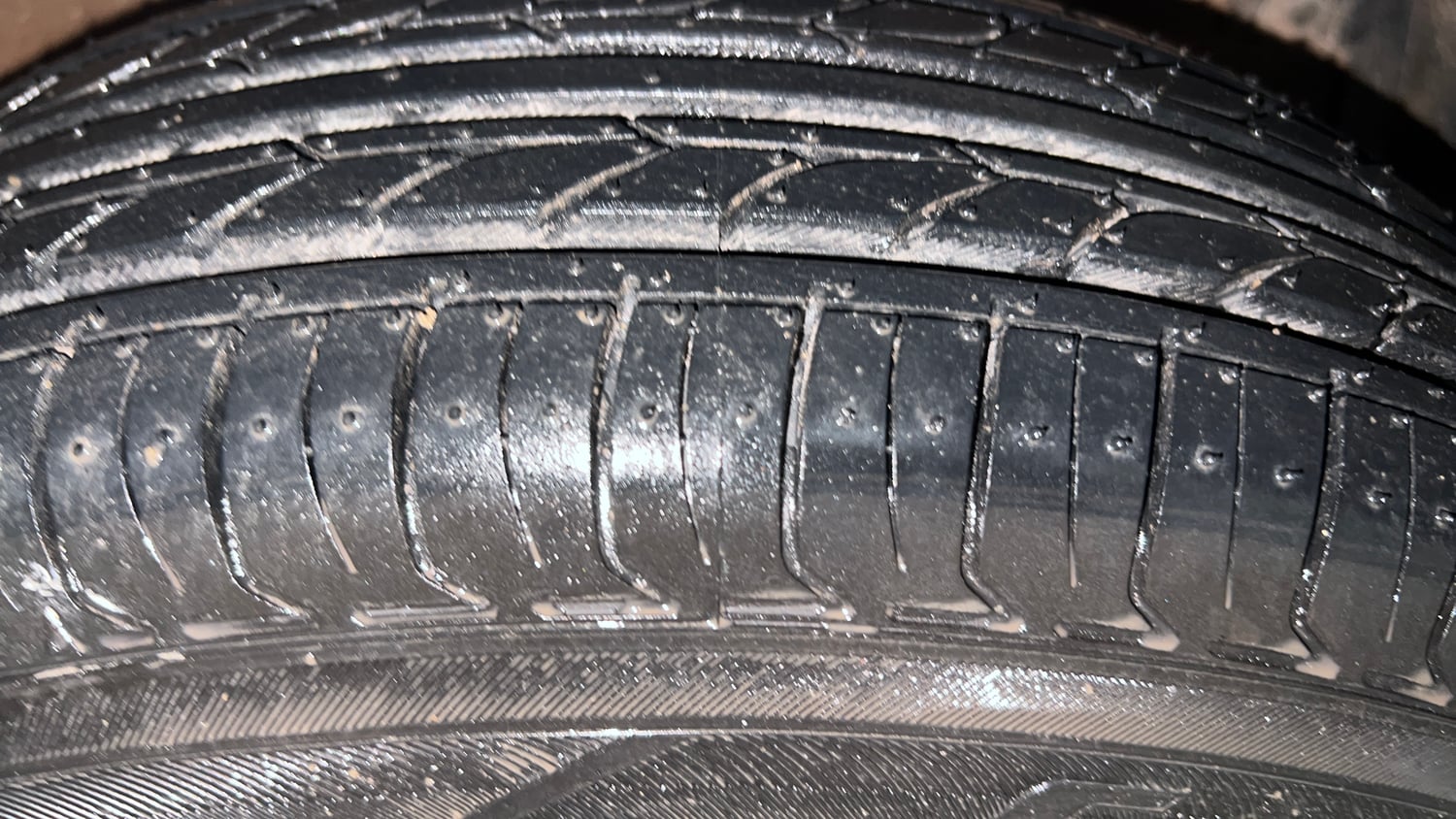 Used 2017 Maruti Suzuki Swift Dzire VXI (O) Petrol Manual tyres RIGHT FRONT TYRE TREAD VIEW