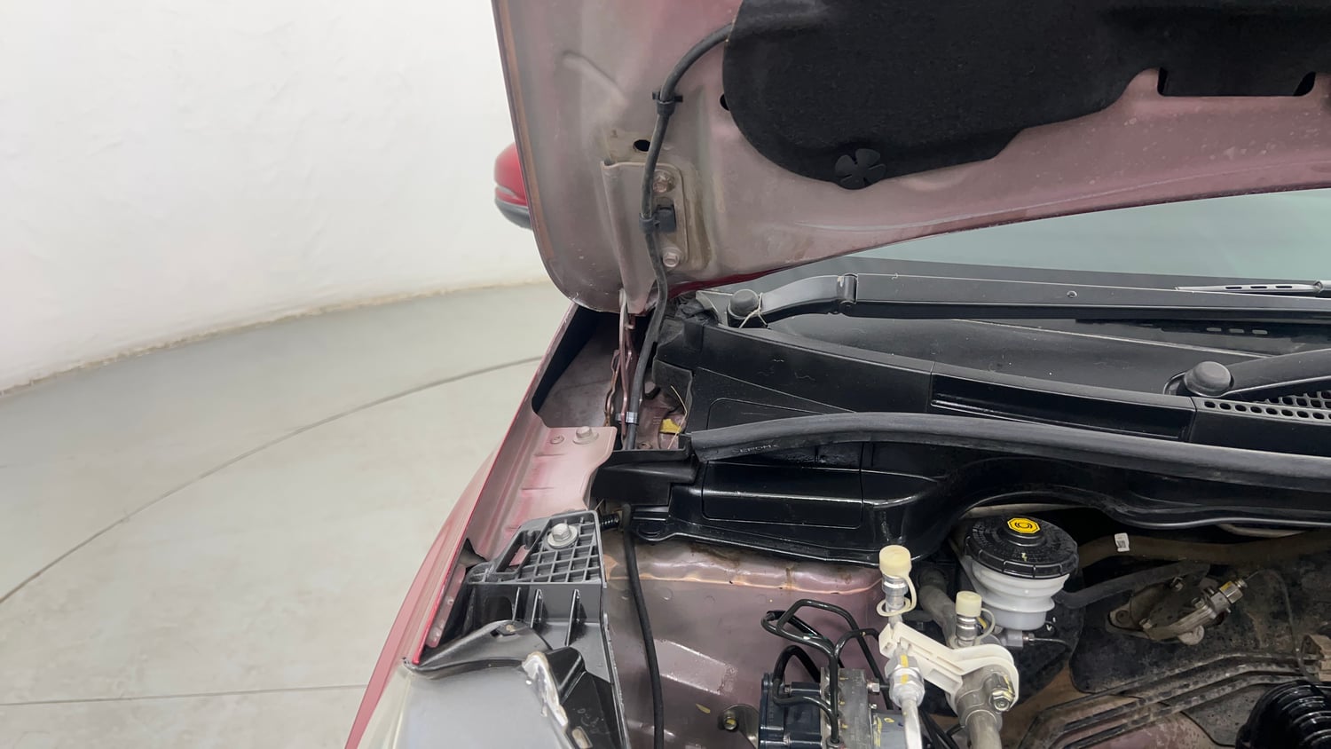 Used 2021 Honda WR-V VX MT Petrol Petrol Manual engine ENGINE RIGHT SIDE HINGE & APRON VIEW