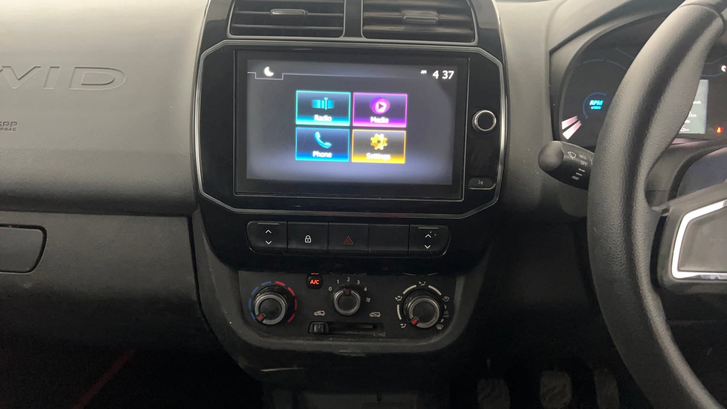 Used 2020 Renault Kwid 1.0 RXT Opt Petrol Manual interior MUSIC SYSTEM & AC CONTROL VIEW