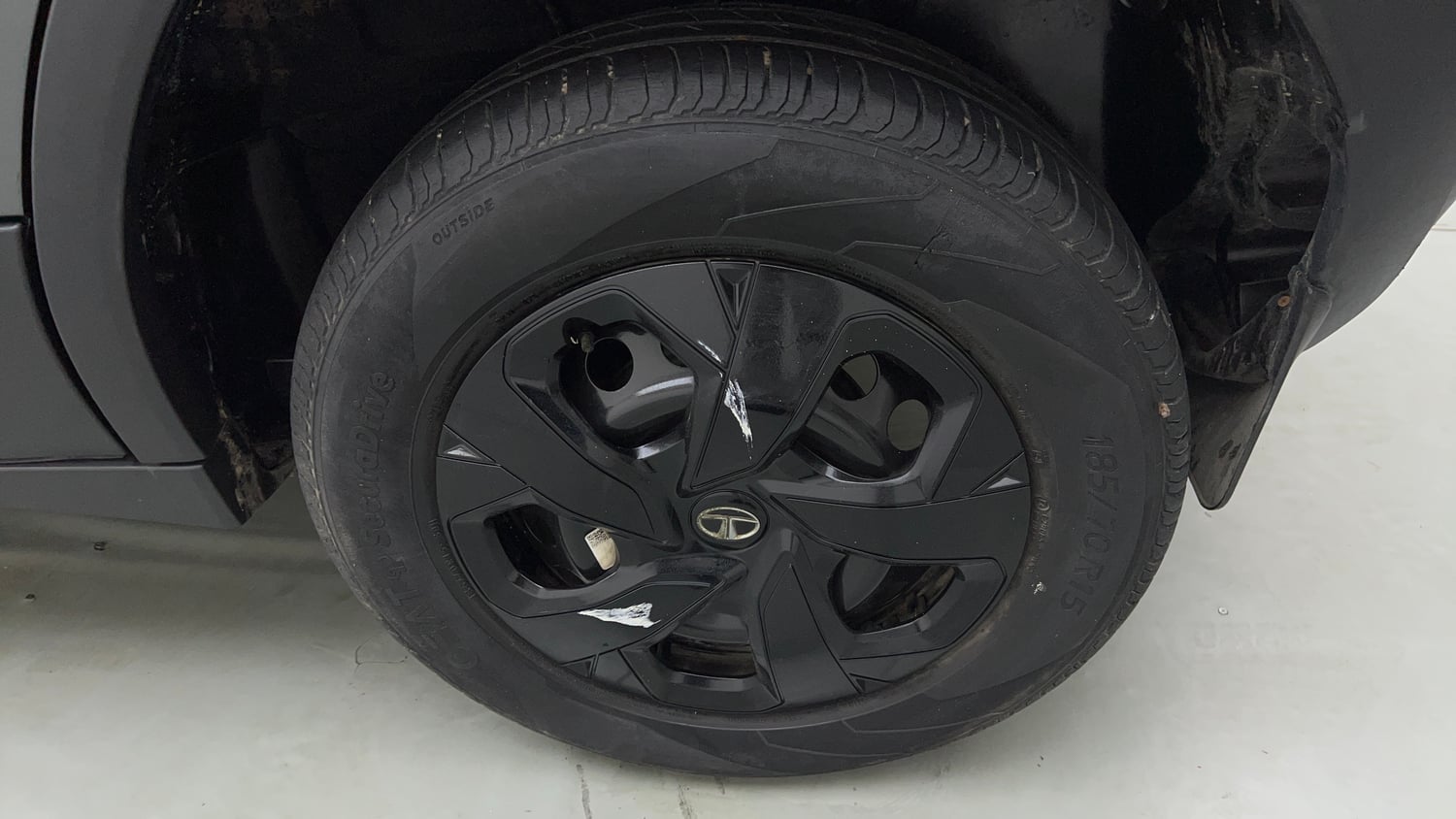 Used 2022 Tata Punch Adventure Rhythm Pack MT Petrol Manual tyres LEFT REAR TYRE RIM VIEW