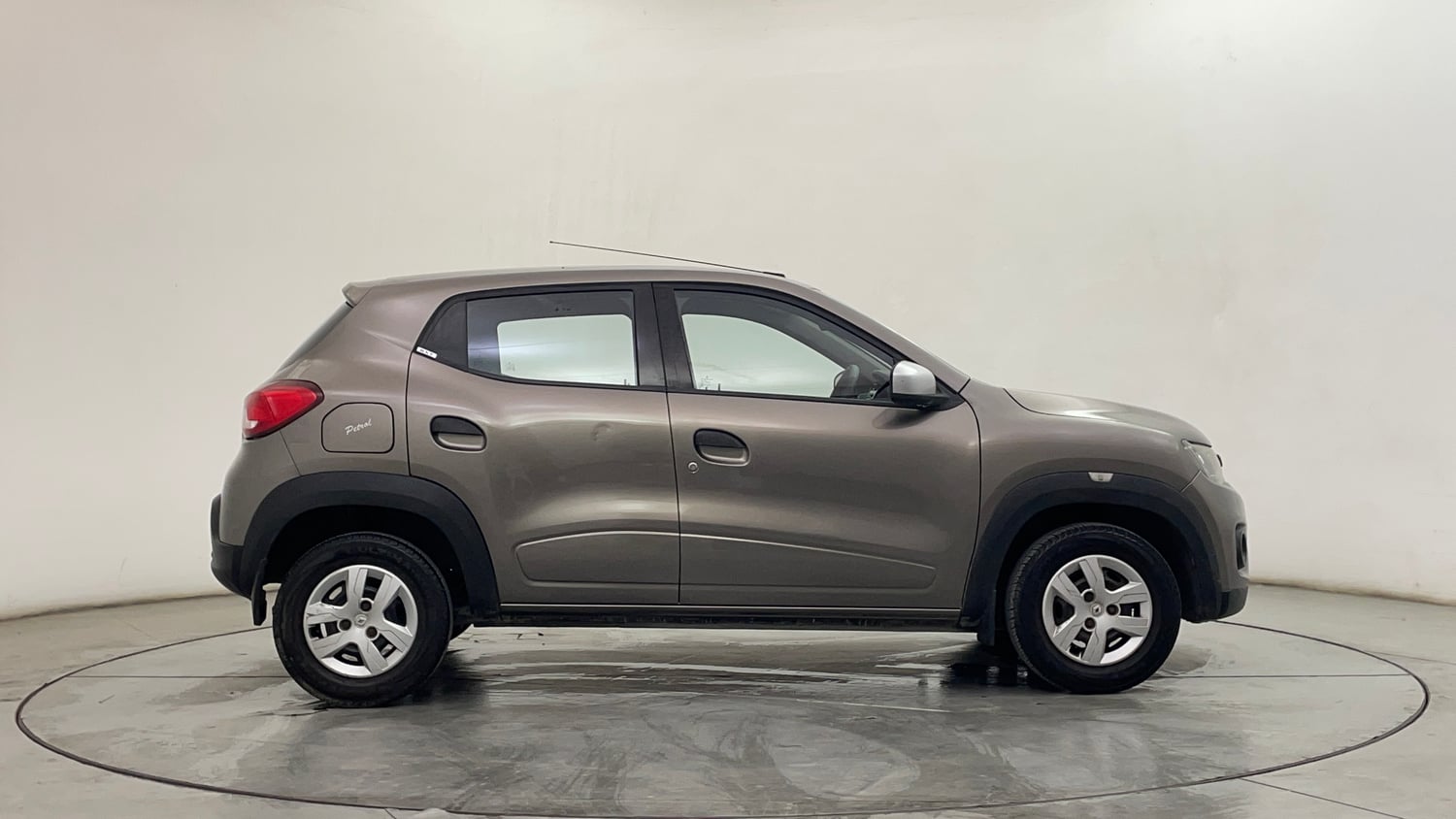 Used 2017 Renault Kwid RXT (O) 1.0 SCE Edition Petrol Manual exterior RIGHT SIDE VIEW