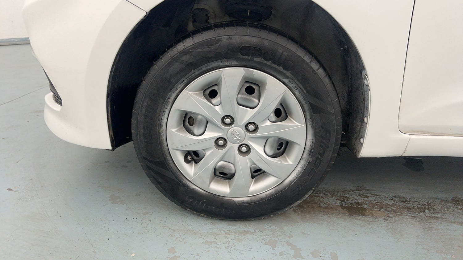 Used 2015 Hyundai Elite i20 Magna 1.2 Petrol Manual tyres LEFT FRONT TYRE RIM VIEW