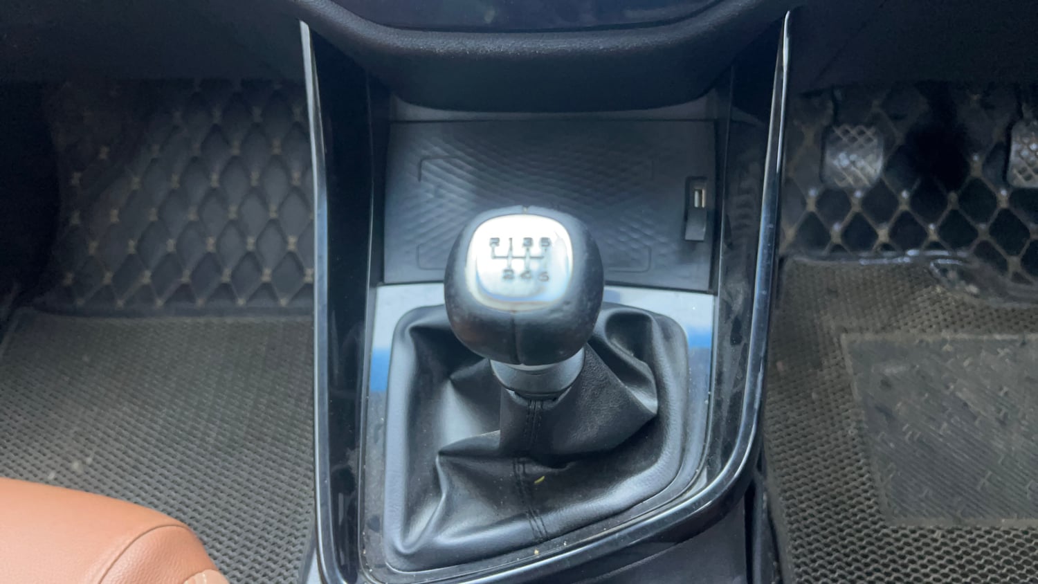 Used 2021 MG Motors Hector Plus Select 2.0 Diesel Turbo MT 7-STR Diesel Manual interior GEAR  KNOB VIEW