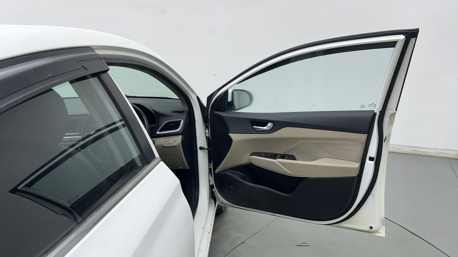 Used 2019 Hyundai Verna 1.4 VTVT EX Petrol+cng(outside fitted) Cng Manual interior RIGHT FRONT DOOR OPEN VIEW