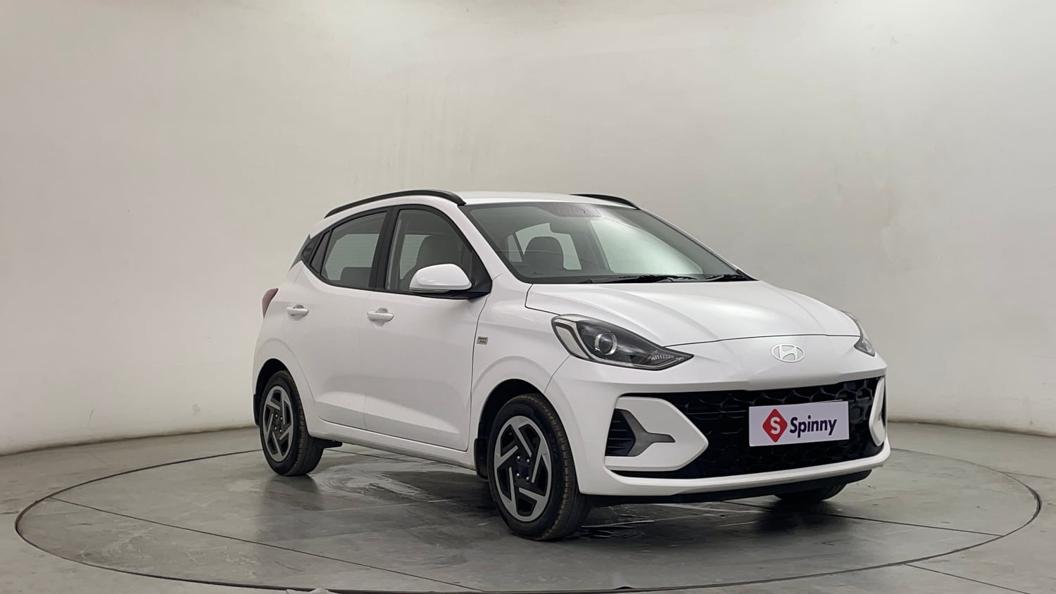 Used 2025 Hyundai Grand i10 Nios Sportz 1.2 Kappa AMT Petrol Automatic exterior RIGHT FRONT CORNER VIEW