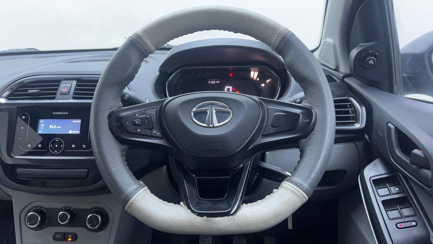 Used 2021 Tata Tiago XT Petrol Manual interior STEERING VIEW
