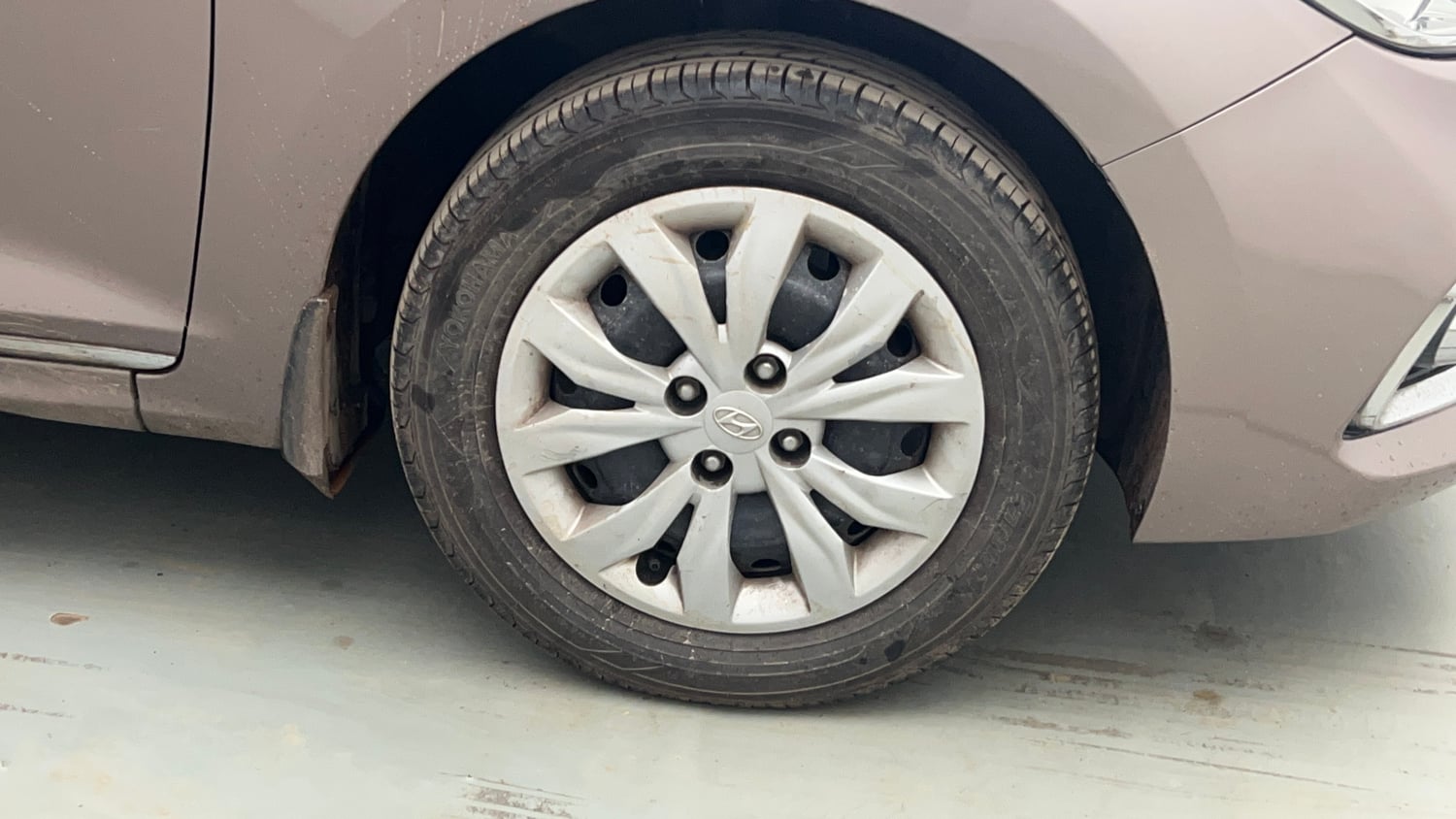 Used 2018 Hyundai Verna EX 1.4 VTVT Petrol Manual tyres RIGHT FRONT TYRE RIM VIEW