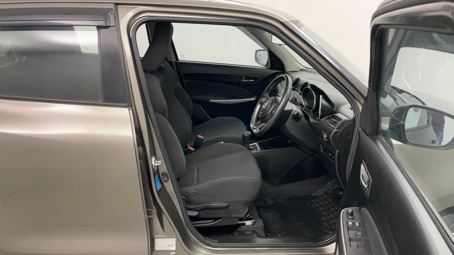 Used 2018 Maruti Suzuki Swift ZXi AMT Petrol Automatic interior RIGHT SIDE FRONT DOOR CABIN VIEW