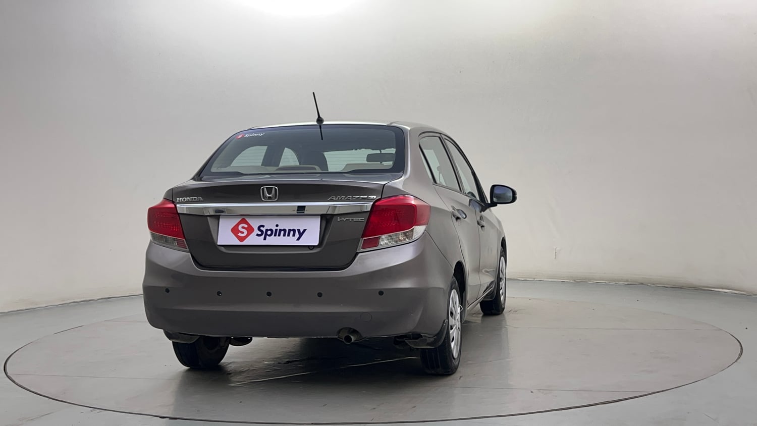 Used 2015 Honda Amaze 1.2 SX i-VTEC Petrol Manual exterior RIGHT REAR CORNER VIEW
