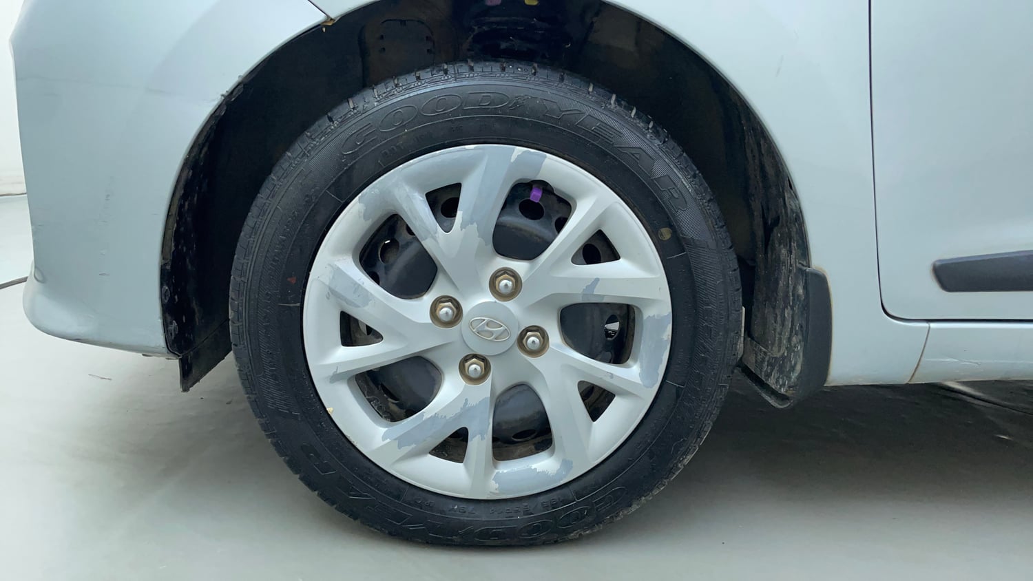 Used 2019 Hyundai Grand i10 Sportz 1.2 Kappa VTVT Petrol Manual tyres LEFT FRONT TYRE RIM VIEW