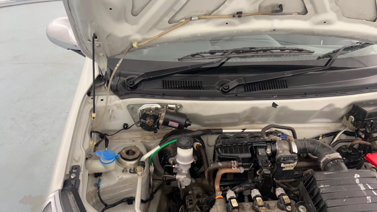Used 2018 Maruti Suzuki Alto 800 VXi Petrol Manual engine ENGINE RIGHT SIDE HINGE & APRON VIEW