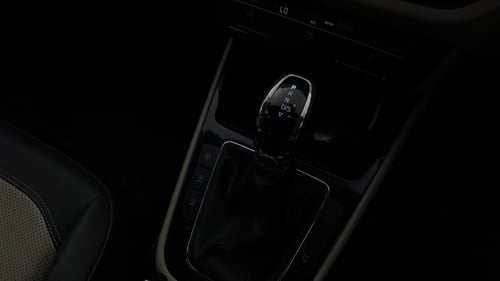 Used 2022 Skoda Slavia Style 1.5L TSI DSG Petrol Automatic interior GEAR  KNOB VIEW