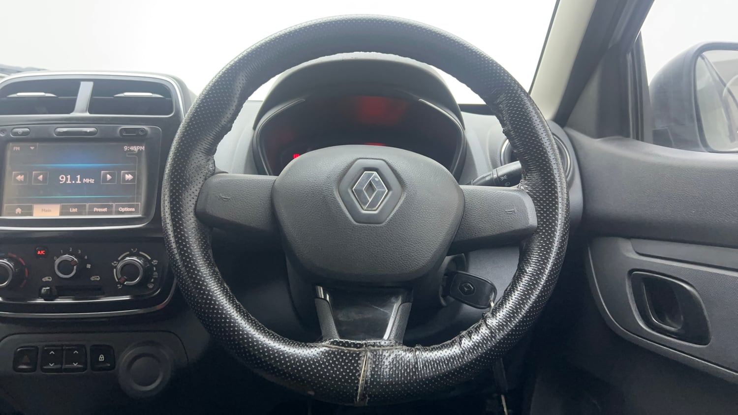 Used 2016 Renault Kwid RXT Petrol Manual interior STEERING VIEW