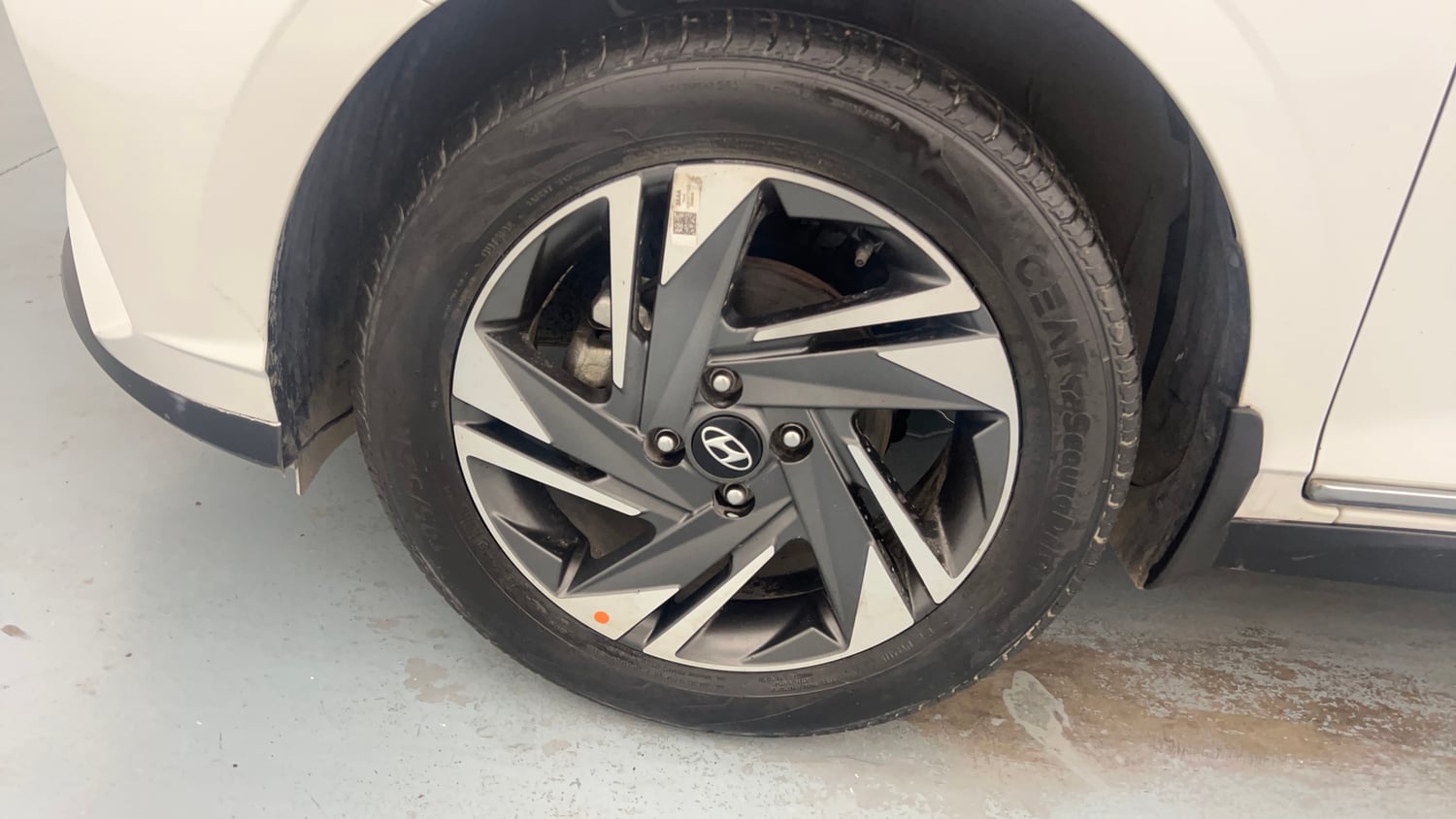 Used 2022 Hyundai i20 Asta 1.2 MT Petrol Manual tyres LEFT FRONT TYRE RIM VIEW