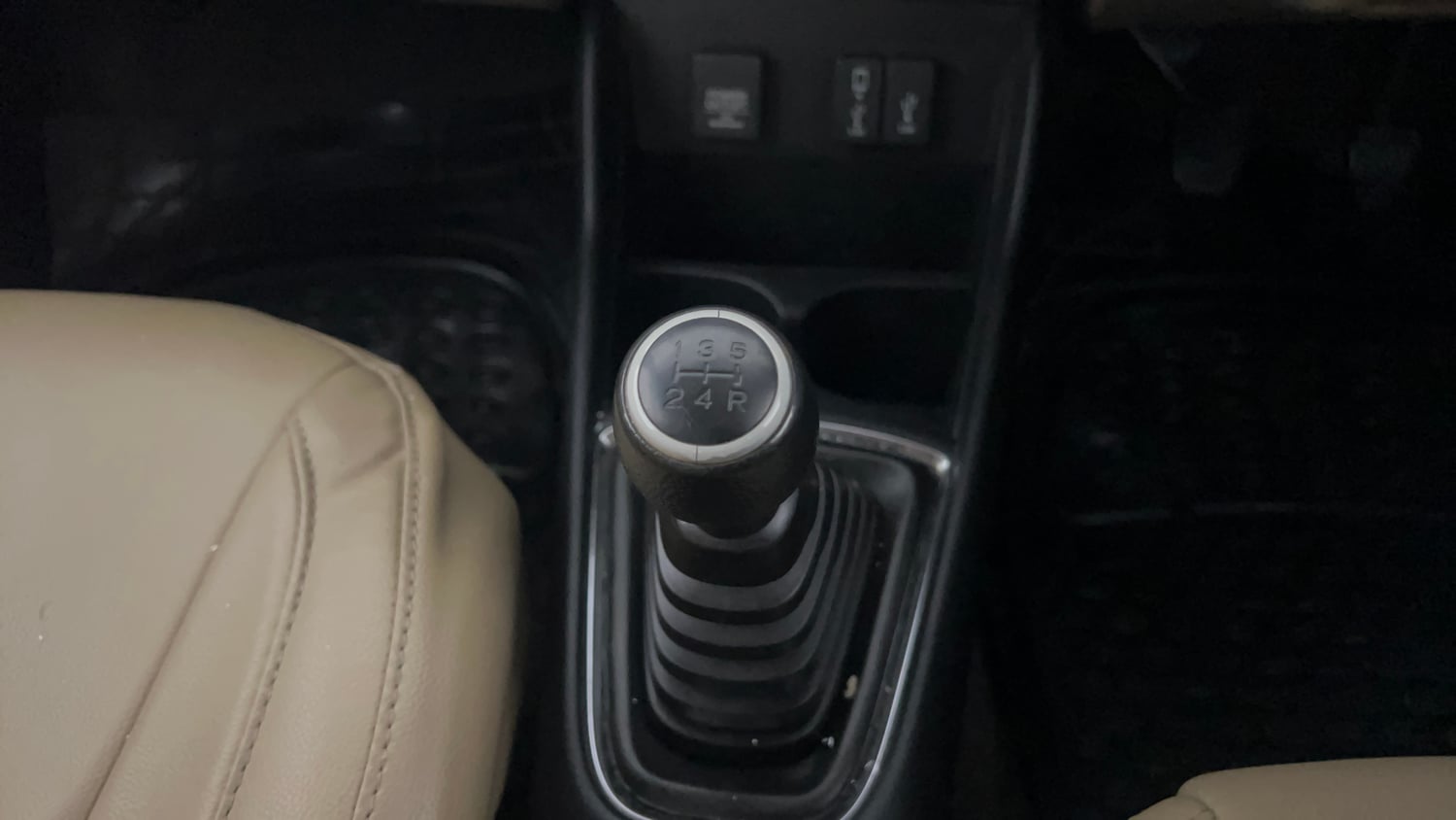Used 2021 Honda Amaze 1.2 VX MT Petrol Petrol Manual interior GEAR  KNOB VIEW