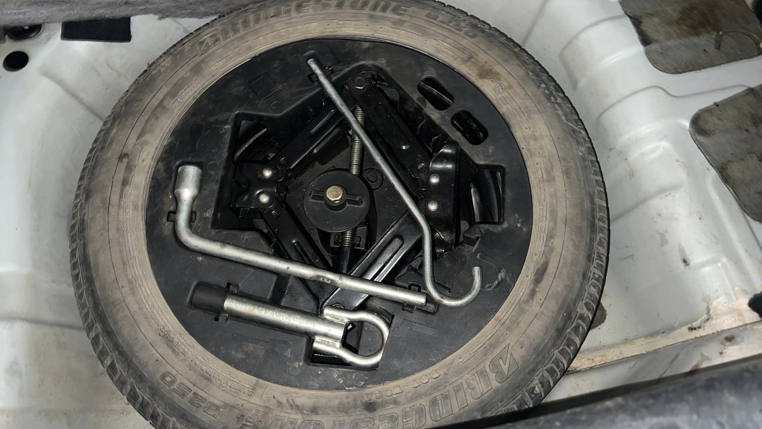 Used 2019 Mahindra KUV100 NXT K8 6 STR Petrol Manual tyres SPARE TYRE VIEW