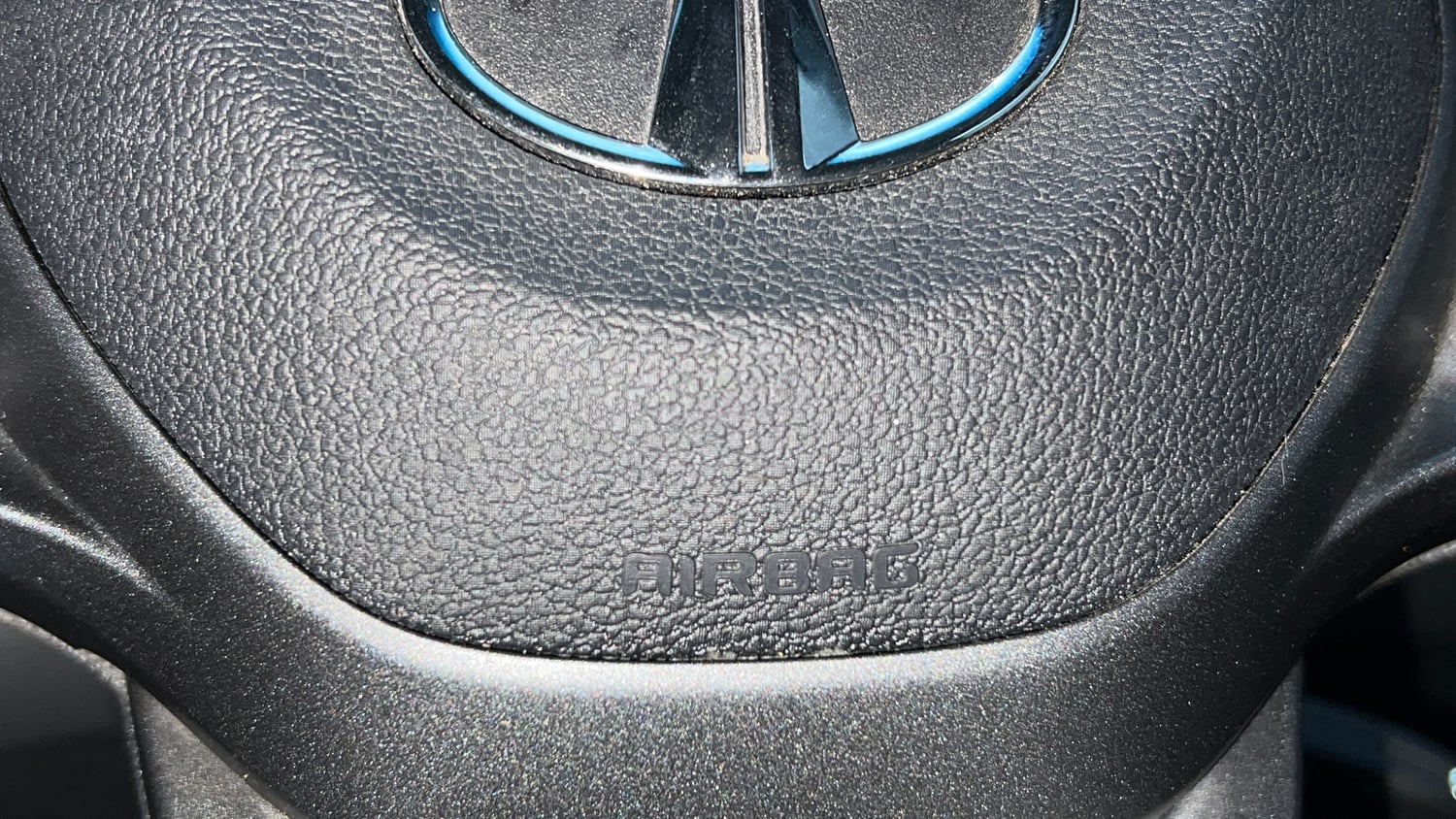 Used 2020 Tata Nexon XMA Petrol Automatic top_features Airbags