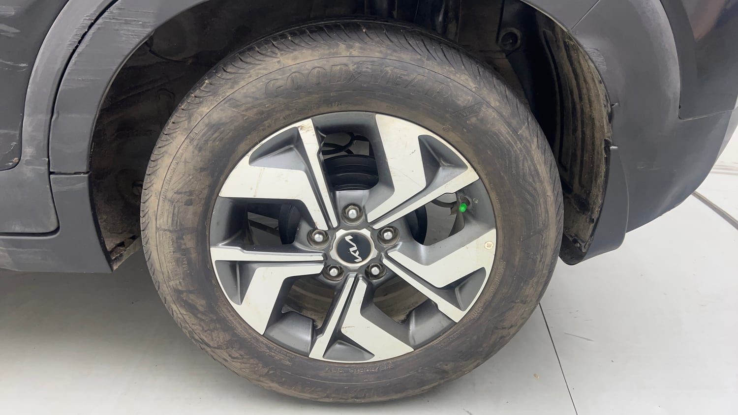 Used 2022 Kia Sonet HTX Plus 1.5 Diesel Manual tyres LEFT REAR TYRE RIM VIEW