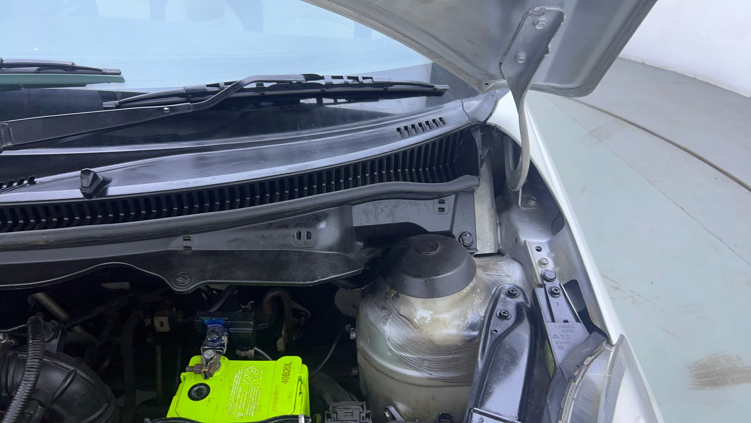 Used 2016 Maruti Suzuki Swift Dzire ZXI Petrol Manual engine ENGINE LEFT SIDE HINGE & APRON VIEW