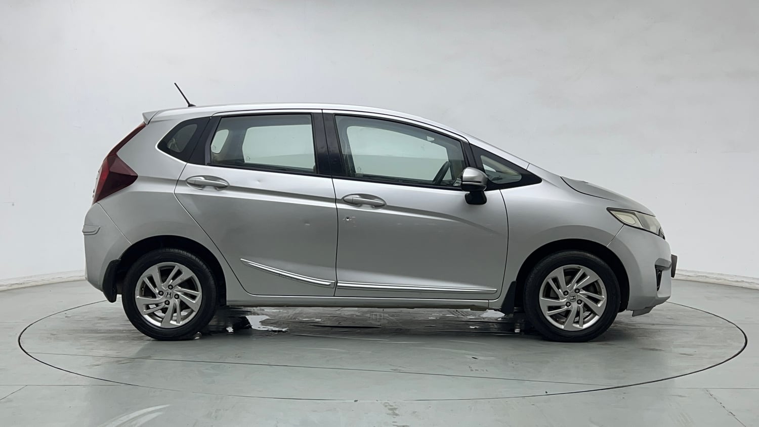 Used 2018 Honda Jazz V Petrol Petrol Manual exterior RIGHT SIDE VIEW