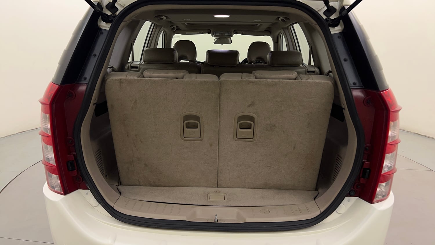 Used 2016 Mahindra XUV500 W10 AT Diesel Automatic interior DICKY INSIDE VIEW